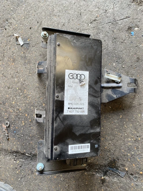 2004 Audi A4 8H0035223 7607792081 B6 Convertible Used OEM Audio Amplifier