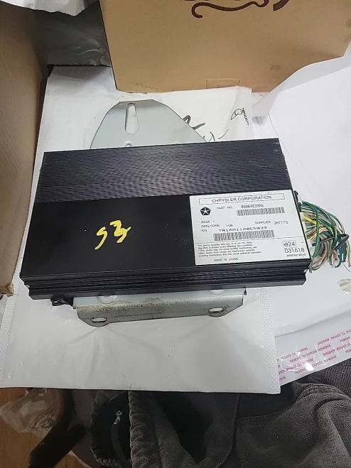 2011-2016 Dodge Durango 05064533AG Used OEM Audio Amplifier