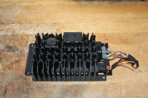 2005-2007 Mercedes-Benz C320 1698204689 Harman Becker W209 Used OEM Audio Amplifier