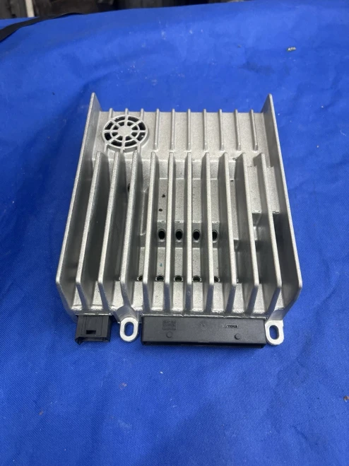 2008-2012 Mercedes-Benz GL450 2518703190 Becker Used OEM Audio Amplifier