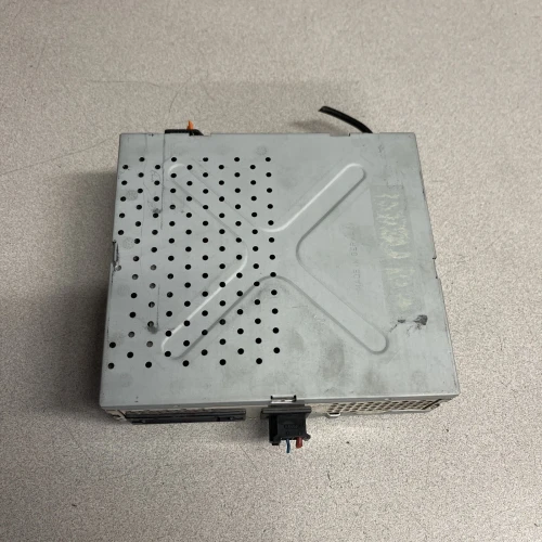 2004-2006 Mercedes-Benz S500 2208201242 Becker Used OEM Audio Amplifier