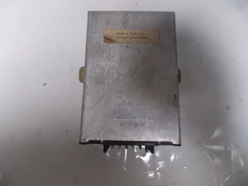1980-1981 Mercedes-Benz Part Number Fitment 0015457032 Used OEM Audio Amplifier