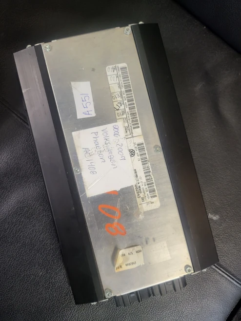 2004-2009 Volkswagen Phaeton 3D0035465A Used OEM Audio Amplifier