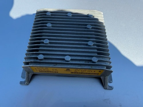 2010-2015 Volkswagen Passat 3T0035456B Used OEM Audio Amplifier