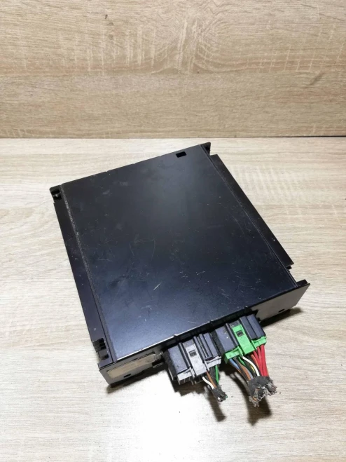 Volkswagen Golf 1J5035456 VWZ4Z3A9015326 Used OEM Audio Amplifier
