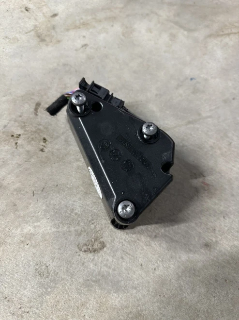 Volkswagen Jetta 1K0035463D Used OEM Audio Amplifier
