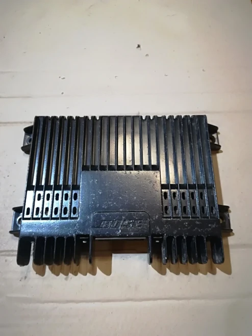 1997-2000 Infiniti 280611W300 Bose Used OEM Audio Amplifier