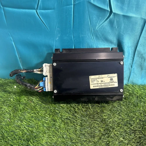 2003-2006 Hyundai Santa Fe 9639026700 Used OEM Audio Amplifier