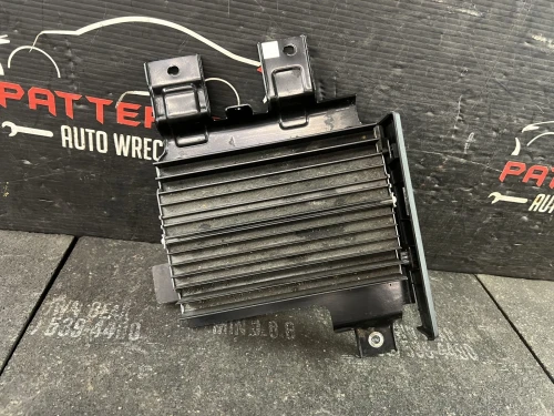 2013-2016 Hyundai Santa Fe 963704Z101 Used OEM Audio Amplifier