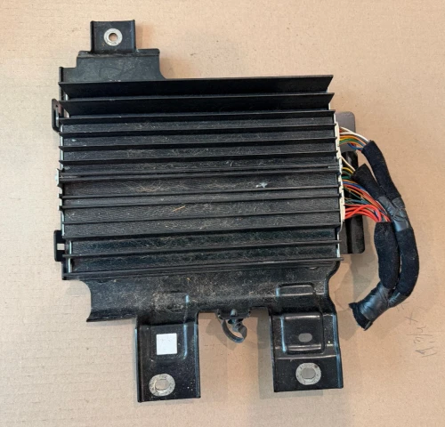 2013-2018 Hyundai Santa Fe 963704Z100 JBL Used OEM Audio Amplifier