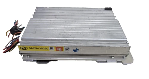 Hyundai Sonata 963703S250 Infinity Used OEM Audio Amplifier