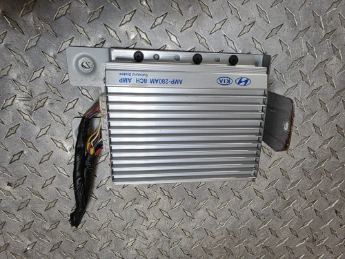 2010-2011 Kia Soul 963702K000 AMP280AM Used OEM Audio Amplifier
