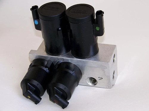 Mercedes CL500 CL600 S600 Hydraulic Suspension Valve Block Front or Rear OEM W215 W220