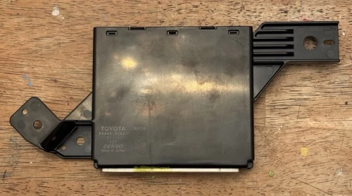 2013-2014 Lexus ES300h 8865033B21 Used OEM Audio Amplifier