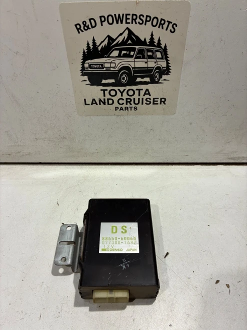 1992-1997 Toyota Land Cruiser 8865060060 Used OEM Audio Amplifier