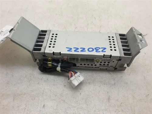 1992-1995 Toyota Land Cruiser 8628060031 Used OEM Audio Amplifier