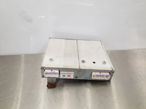 2001 Toyota 862800W060C Used OEM Audio Amplifier
