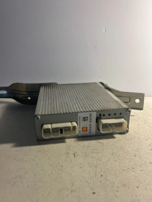 2000-2001 Toyota Camry 86280AA040 Used OEM Audio Amplifier