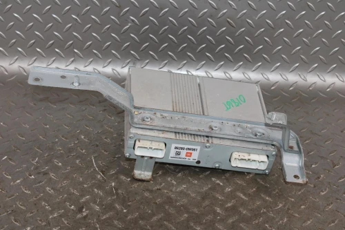 2001-2007 Toyota Land Cruiser Used OEM Audio Amplifier