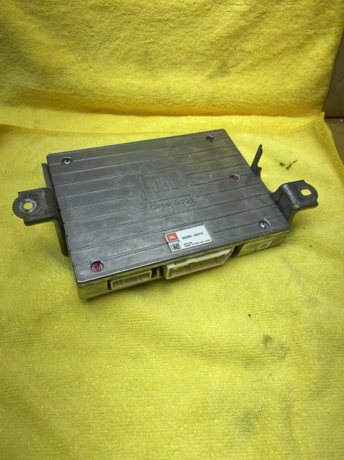 2016-2018 Toyota Mirai 8628062010 Used OEM Audio Amplifier