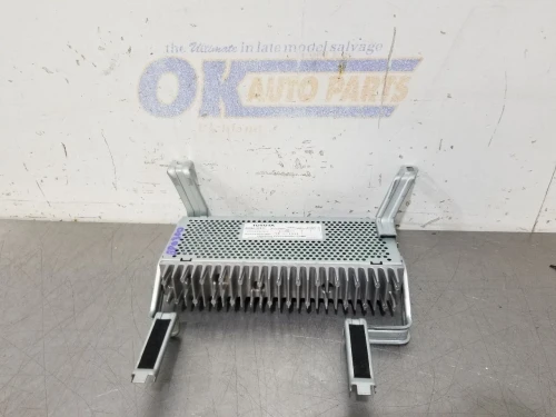 1997 Toyota 8628050171 Used OEM Audio Amplifier