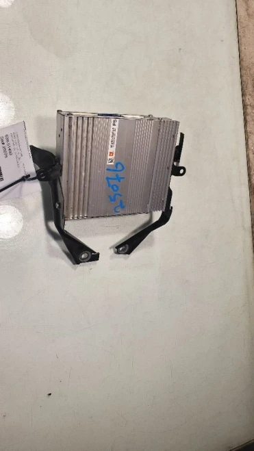 2010-2011 Toyota Prius 86280OW622 Used OEM Audio Amplifier