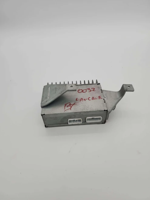 1996-1998 Toyota Land Cruiser 8628060091 Used OEM Audio Amplifier