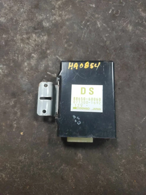 1993-1996 Toyota Land Cruiser 8865060060 Used OEM Audio Amplifier