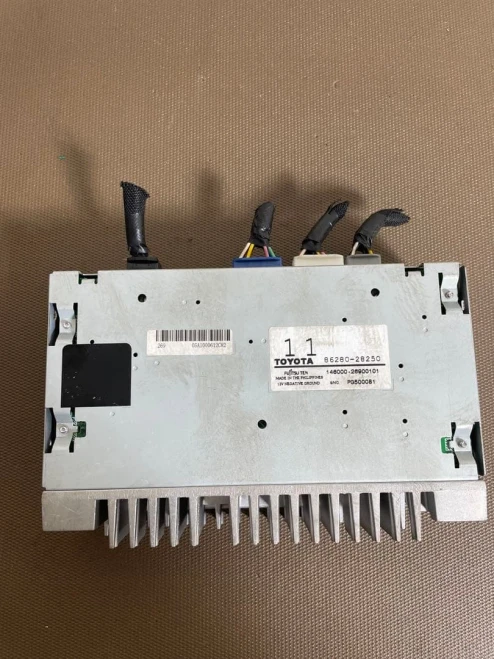 Toyota 8628028250 Used OEM Audio Amplifier