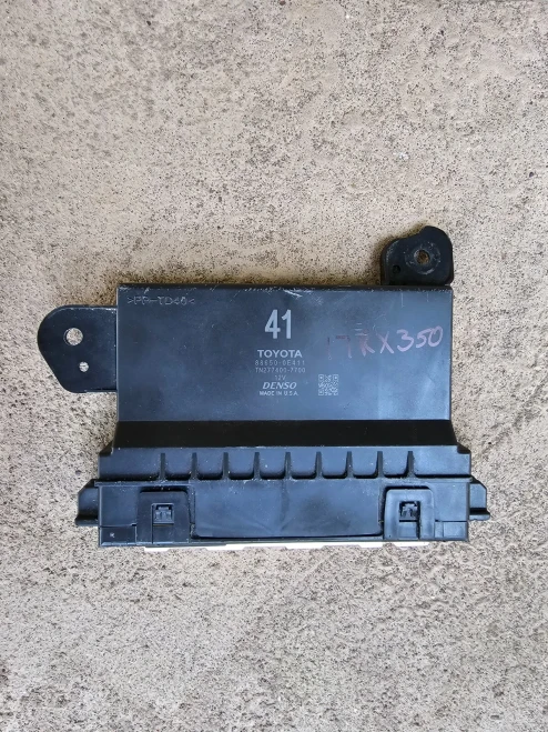 2016-2018 Toyota 886500E411 Used OEM Audio Amplifier