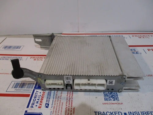 Toyota Solara Used OEM Audio Amplifier