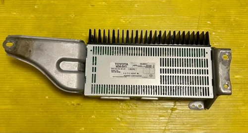 Toyota 8628030471 Used OEM Audio Amplifier