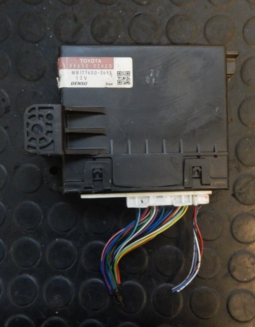 2007 Toyota 8865002420 Used OEM Audio Amplifier