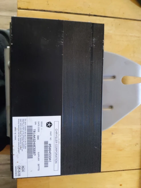 2011-2015 Jeep Grand Cherokee 05064533AI Used OEM Audio Amplifier