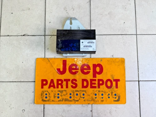 2011-2015 Jeep Grand Cherokee 05064533 Used OEM Audio Amplifier
