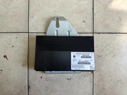 2011-2013 Jeep Grand Cherokee 05064533AL Used OEM Audio Amplifier