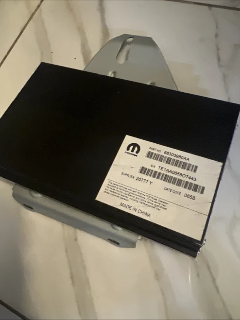 2016-2018 Jeep 68303980AA Used OEM Audio Amplifier