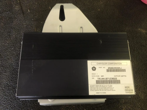 2012-2013 Jeep Grand Cherokee 05064533AJ 825W Used OEM Audio Amplifier