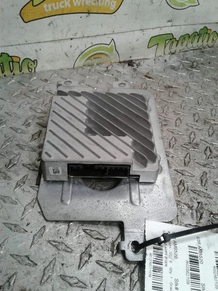 Jeep Cherokee 6 Speaker Used OEM Audio Amplifier