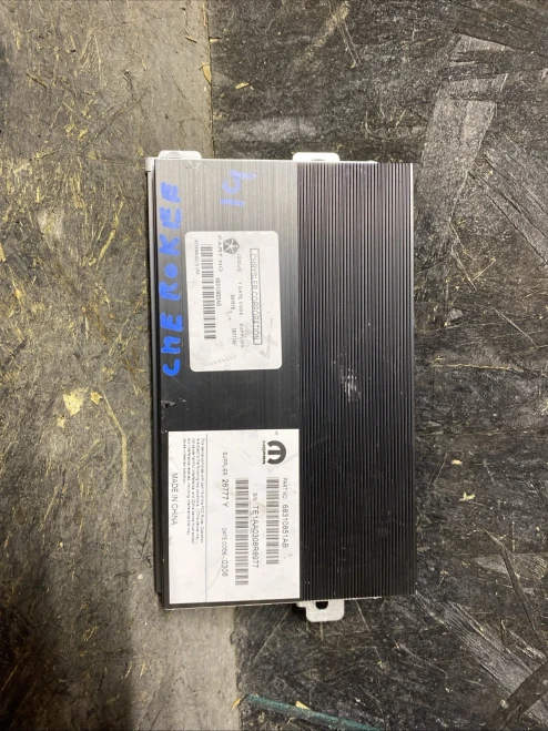 2018-2019 Jeep Cherokee 68310863AB Used OEM Audio Amplifier