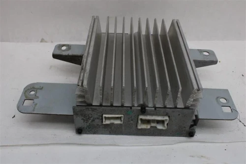 2003-2004 Nissan 280602Z700 Used OEM Audio Amplifier