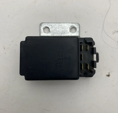 1983-1986 Nissan 2851001W00 Used OEM Audio Amplifier