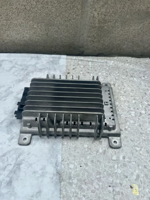 2003-2005 Nissan 350Z 28060CF005 Bose Used OEM Audio Amplifier