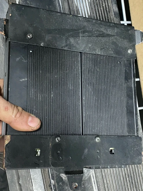 2000 Land Rover Discovery XQK100210 Used OEM Audio Amplifier