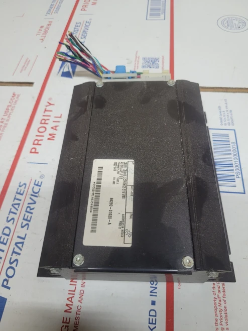 Pontiac Vibe 12231049 Used OEM Audio Amplifier