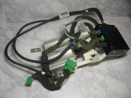 2003-2006 Volvo XC90 30720299 Used OEM Audio Amplifier