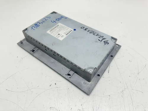 2003-2010 Volvo XC70 31215661 Used OEM Audio Amplifier