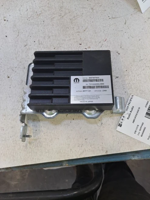 2020 Chrysler Pacifica 68476878AA Used OEM Audio Amplifier