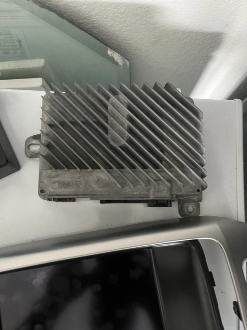 2014-2020 GMC Yukon 84832893 Used OEM Audio Amplifier