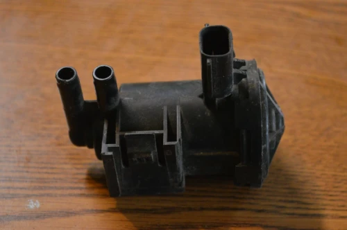 2001-2007 Chrysler Voyager Used OEM EVAP Vapor Charcoal Canister